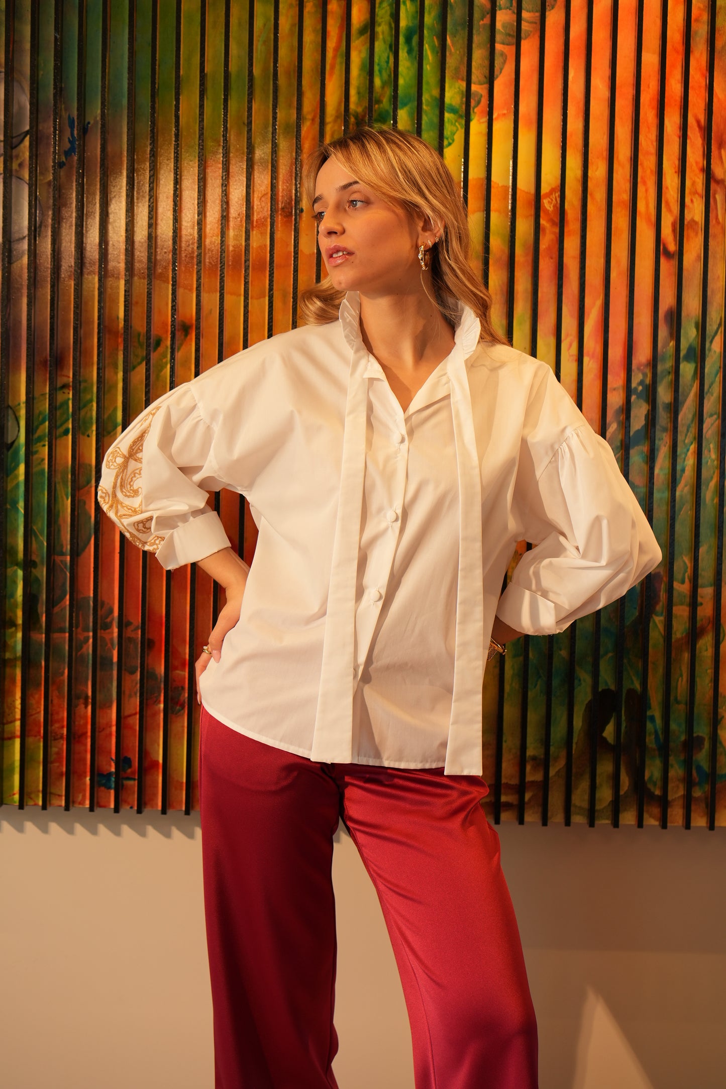 Camisa algodão com bordado dourado