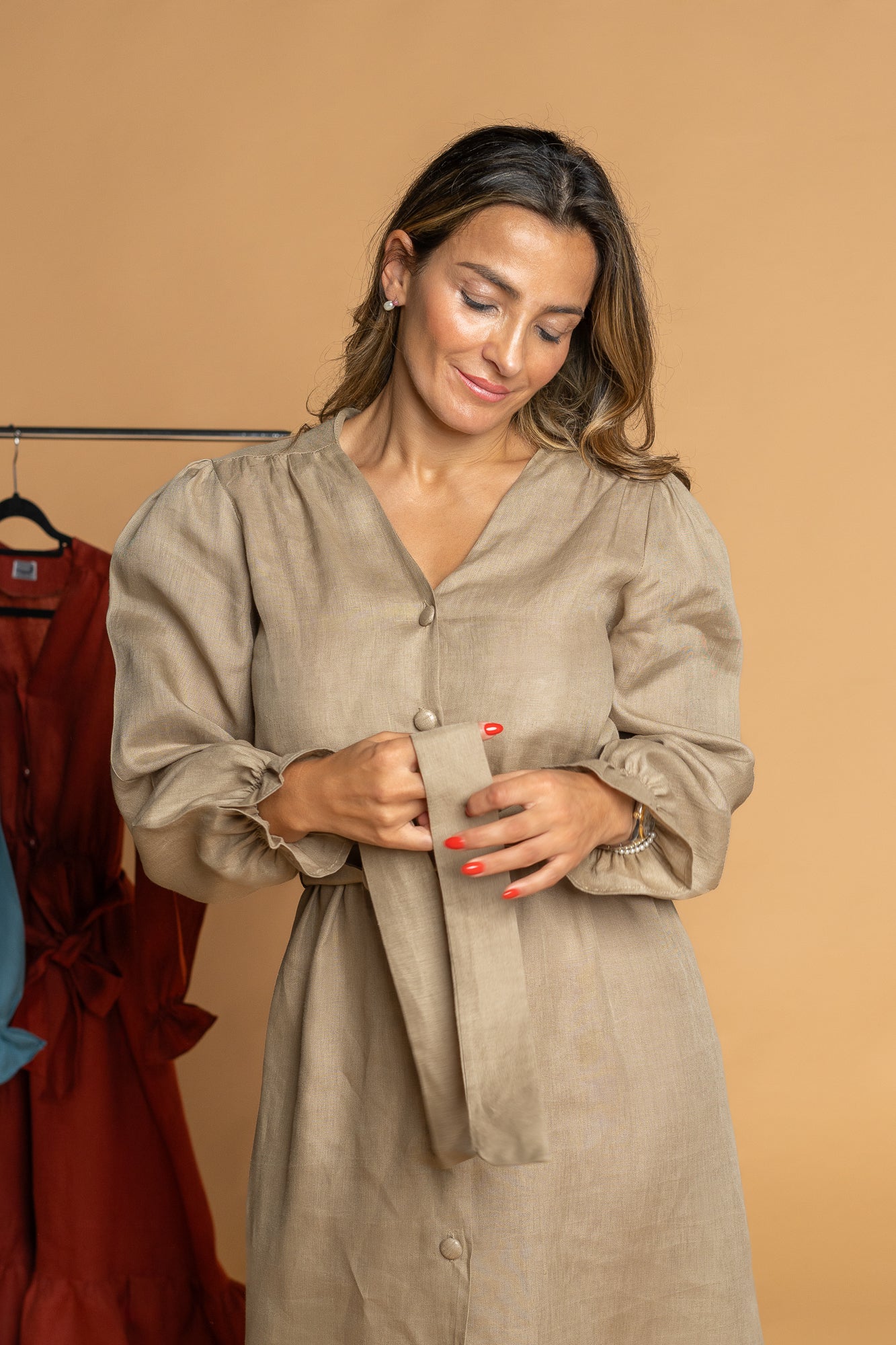 Vestido midi camel