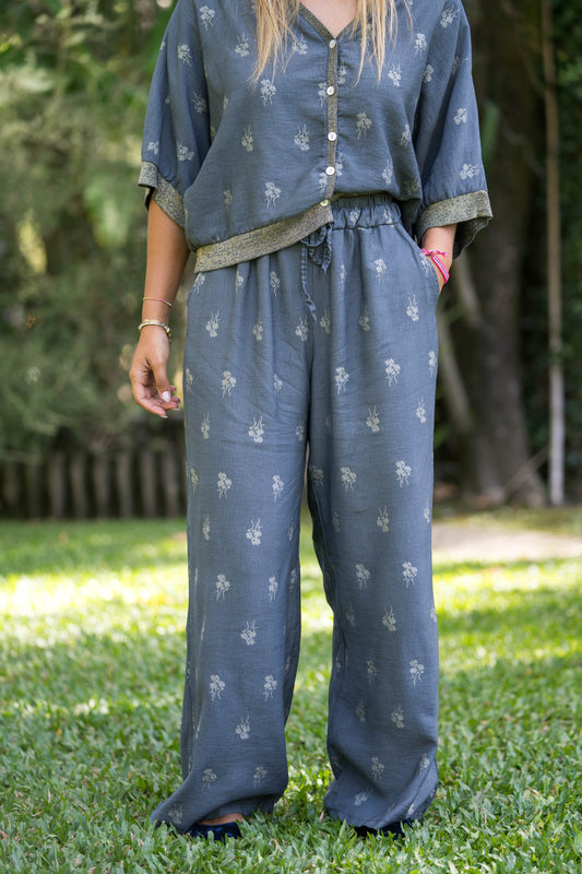 Blusa Catherine com efeitos brilhantes com botões