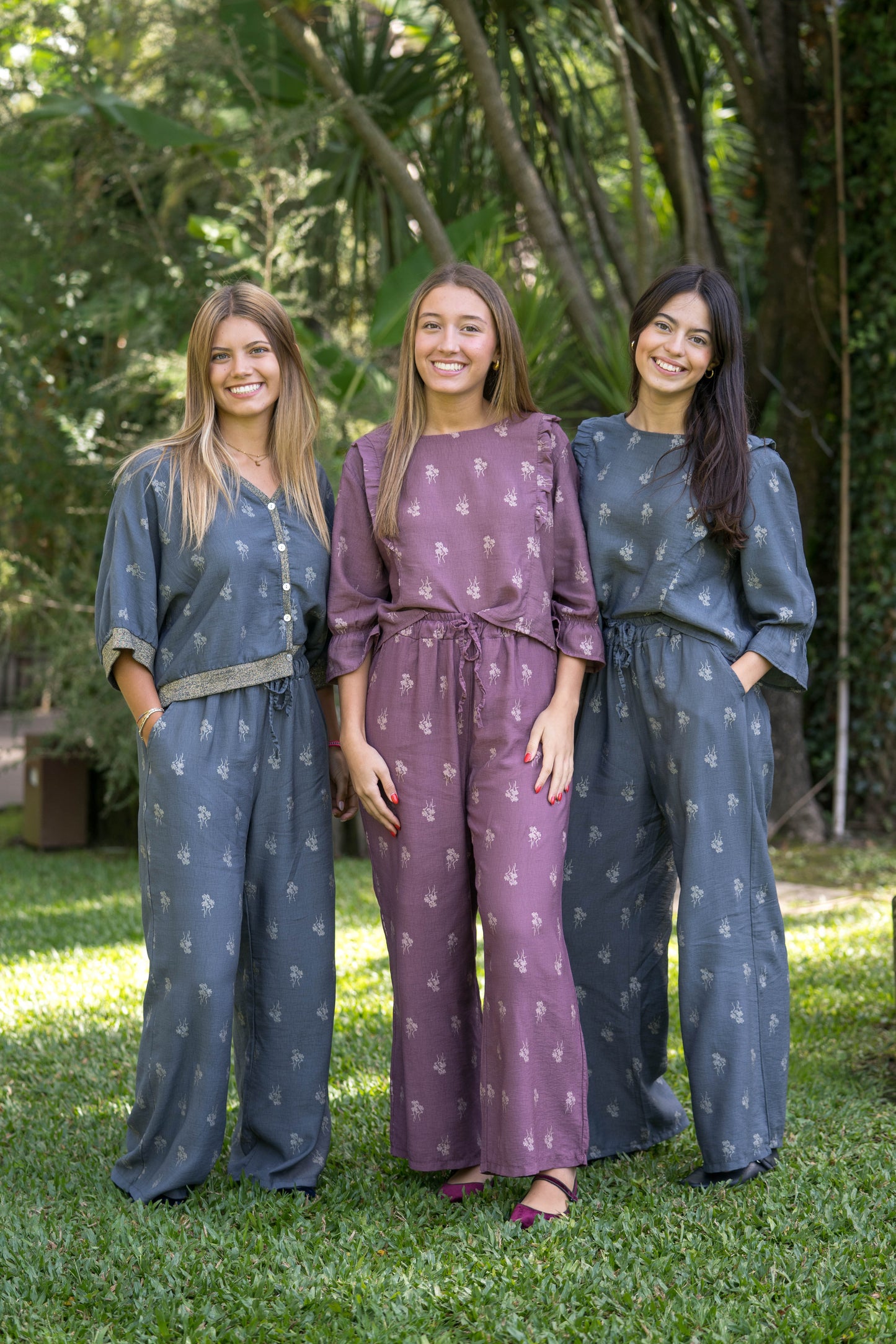 Blusa Catherine com efeitos brilhantes com botões