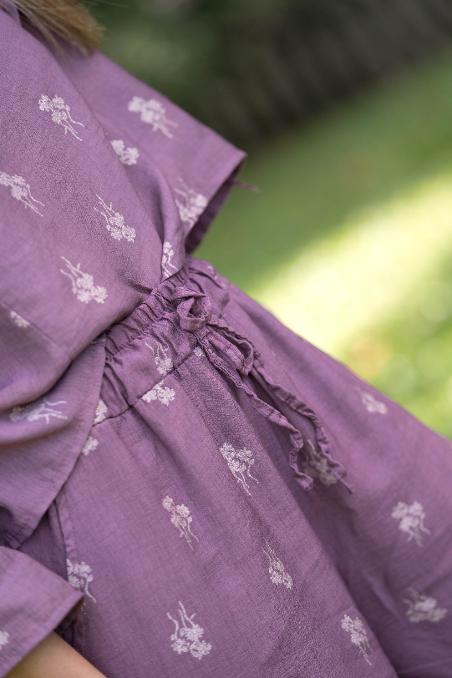 Blusa Catherine com efeitos brilhantes