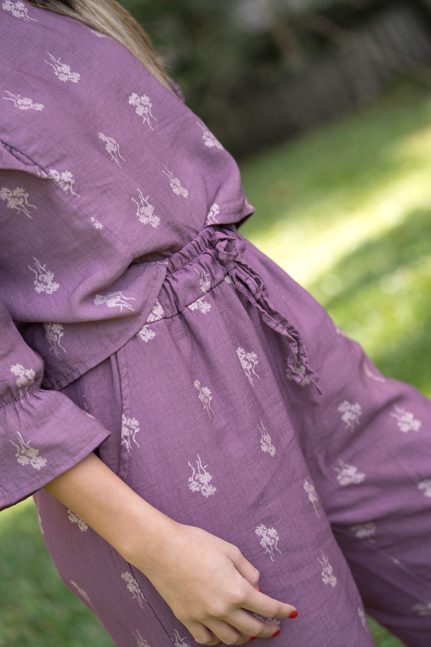 Blusa Catherine com efeitos brilhantes