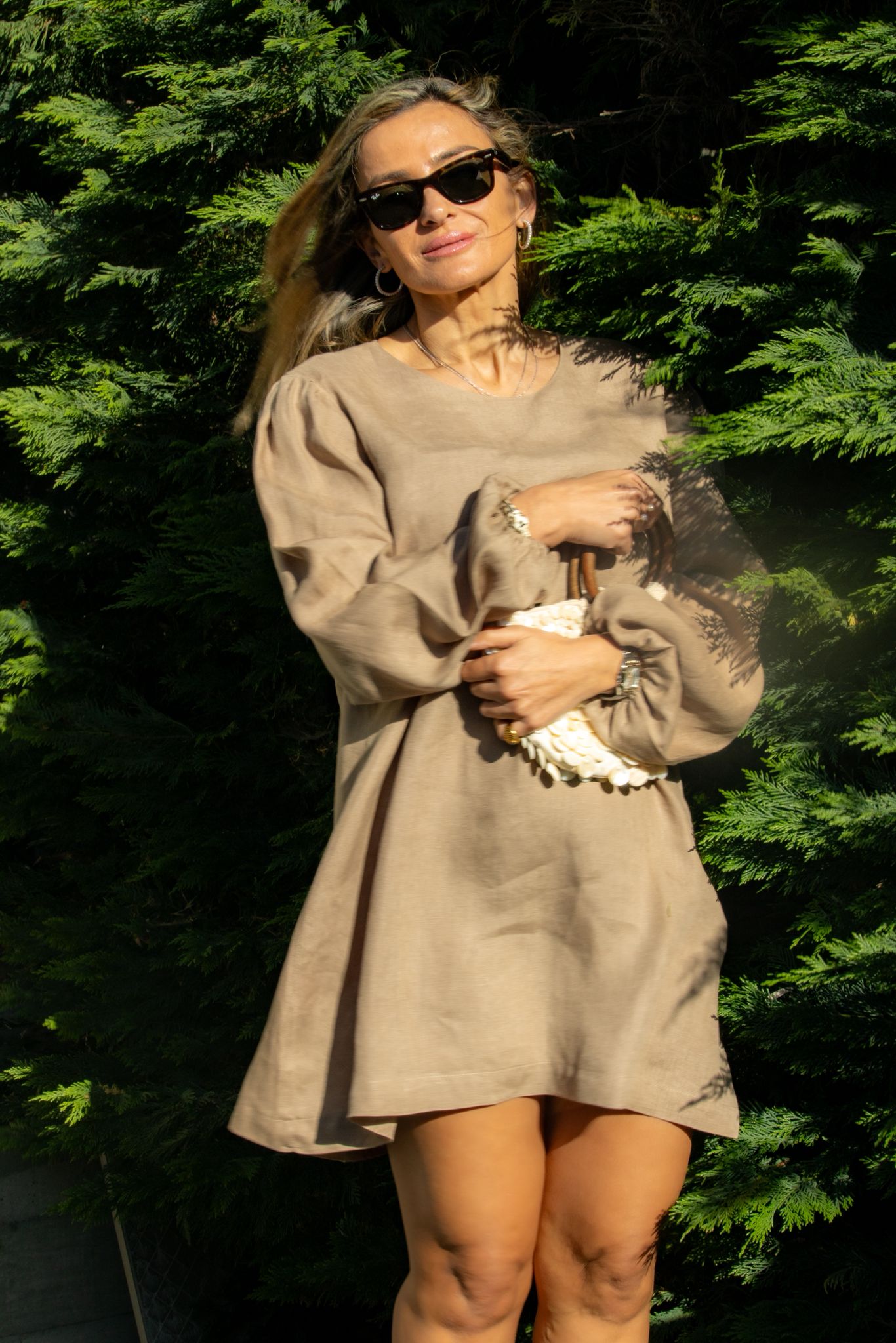 Vestido curto camel