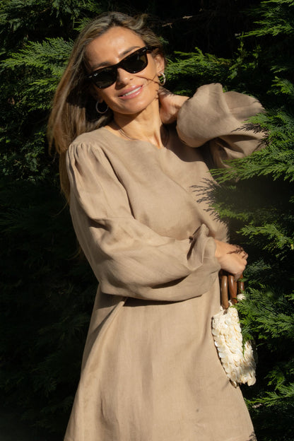 Vestido curto camel