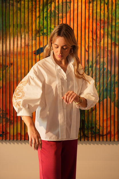 Camisa algodão com bordado dourado
