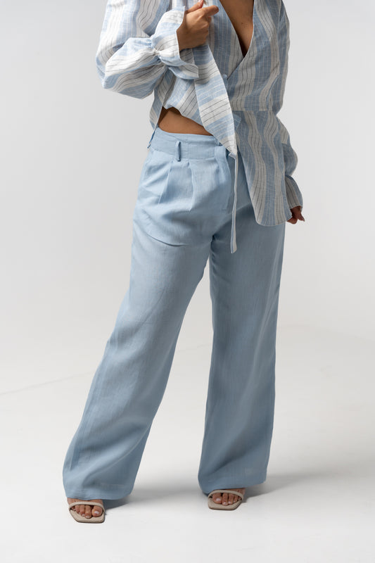 Calça pantalona azul bebé