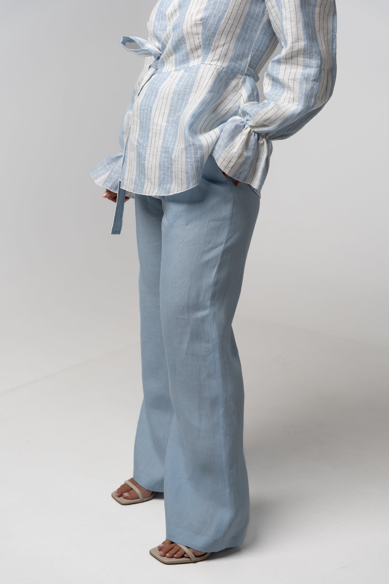 Calça pantalona azul bebé